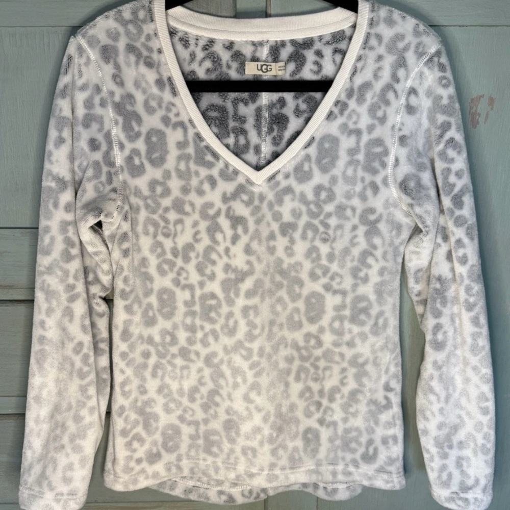 UGG Women’s Daisy Fleece V-Neck‎ Sweater Size S Leopard Print